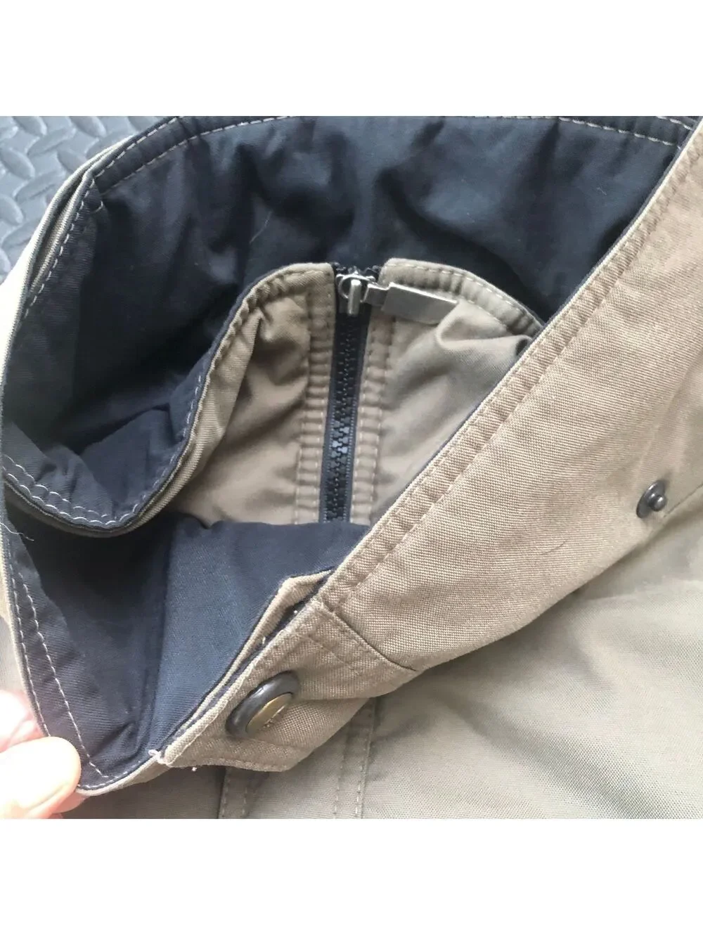 The North Face Men's XL Beige Nylon Puffer Jacket